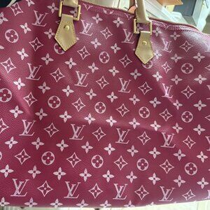 Stunning Brand New Fashion Weekender Duffle with POUCH!!!